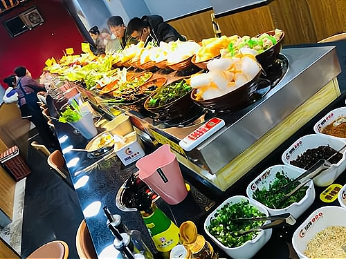 虾小钳火锅 用产品和服务打动餐饮美食消费者，解锁餐饮服务新高度